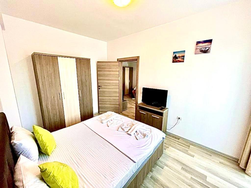 Summerland Seaview Apartment *