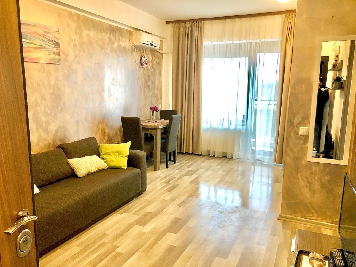 Summerland Seaview Apartment Mamaia