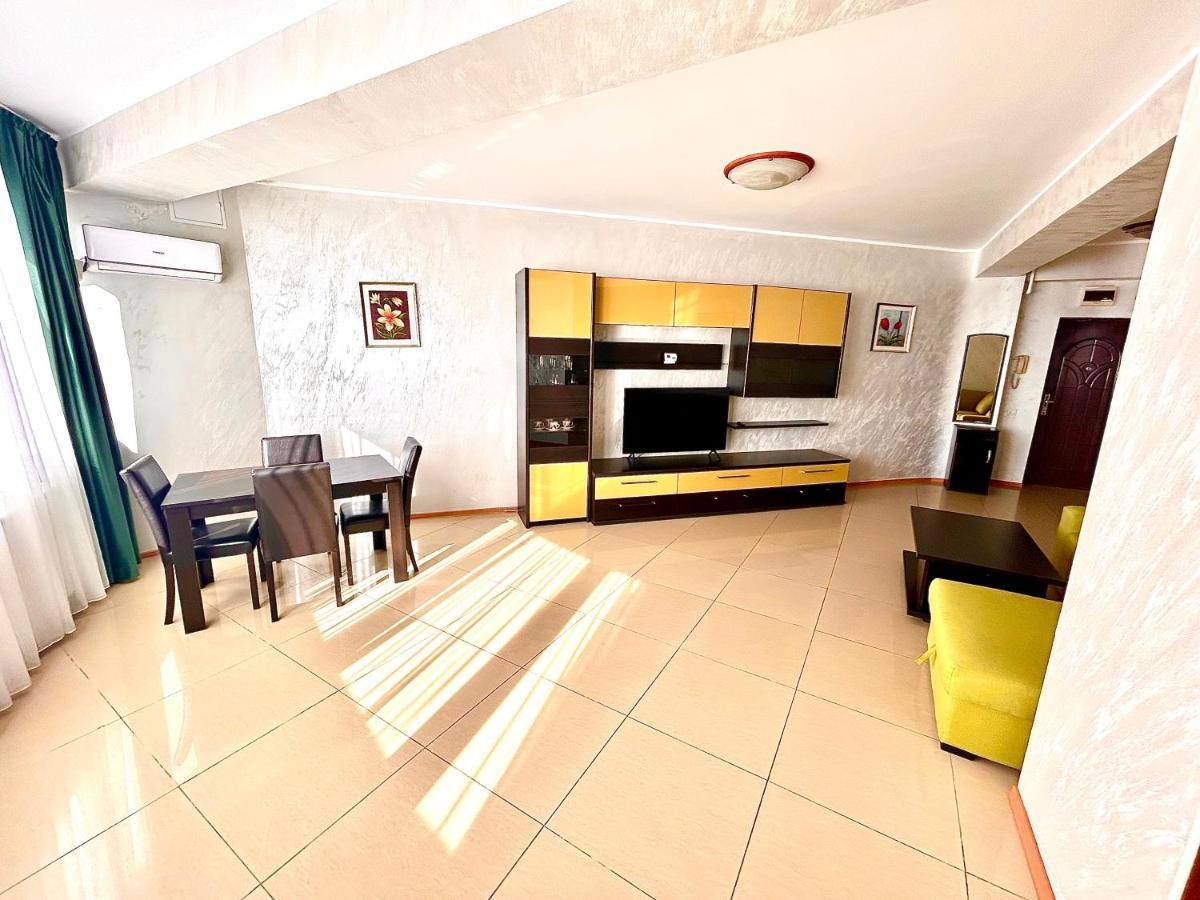 Summerland Seaview Apartment *