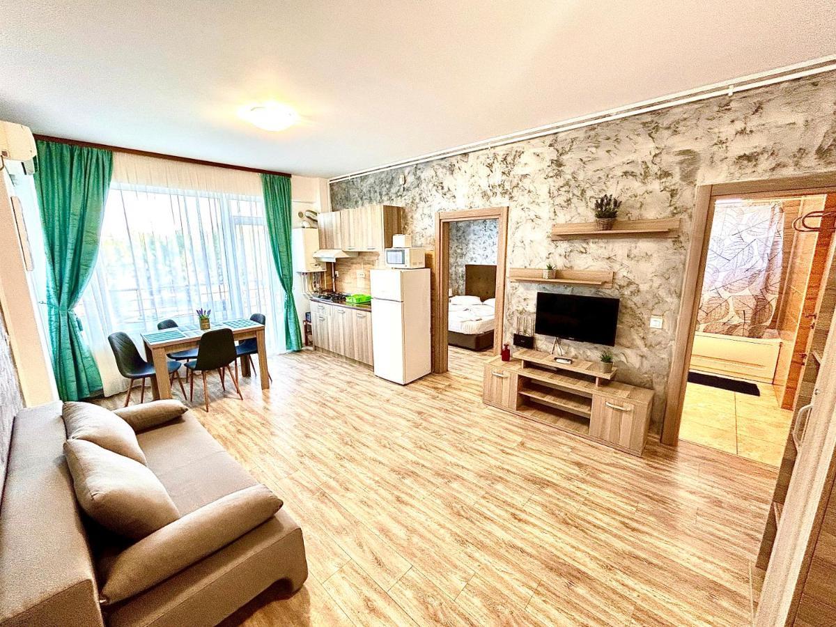 Summerland Seaview Apartment Mamaia