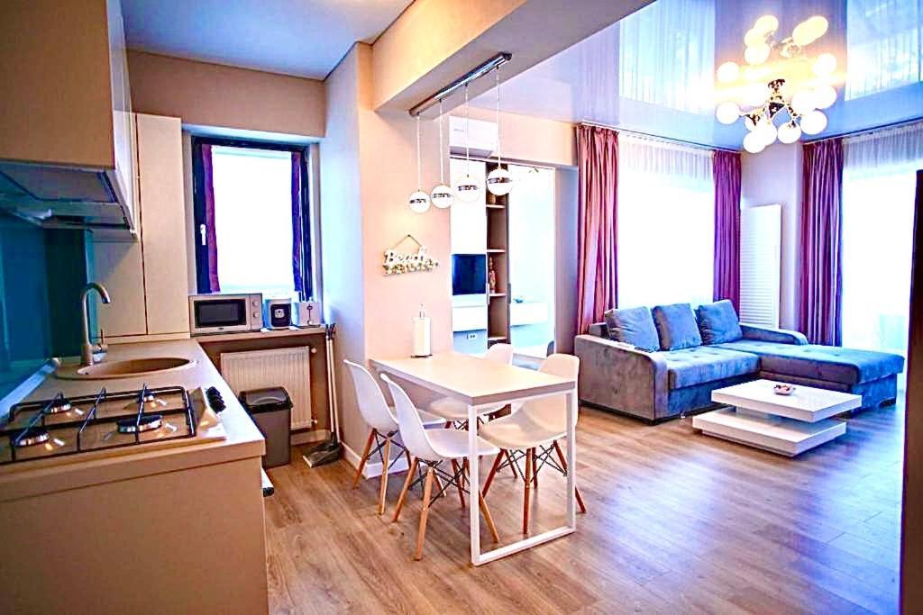 Summerland Seaview Apartment *
